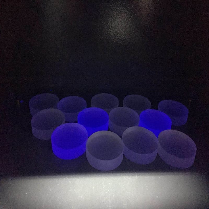 Fluorure de calcium raman non fluorescent