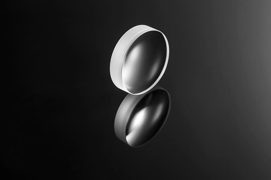 Lentille plate et concave